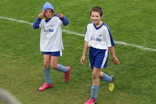 (家国梦歌曲李龙)家国梦是一首表达对家国深厚情感的歌曲,其歌词蕴含着丰富的文化内涵和深刻的历史意义。以下是一篇关于家国梦的原创文章,共计1449字。